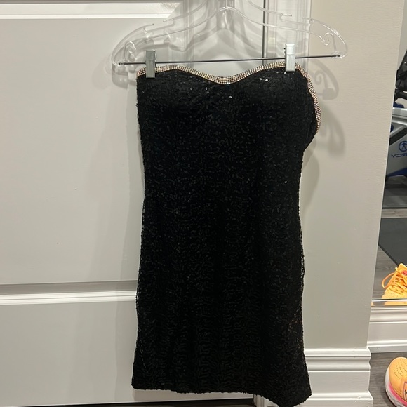 La Femme Prom Dress - Picture 2 of 4